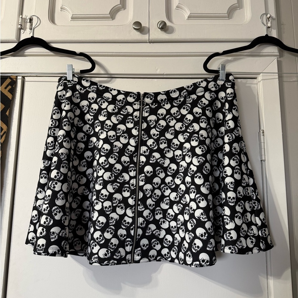 Black and White Skull Print Skirt